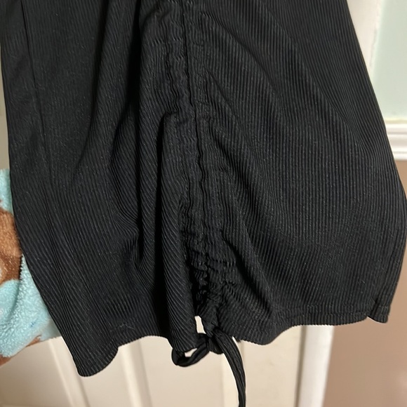 Black off the shoulder body con dress - Picture 2 of 2